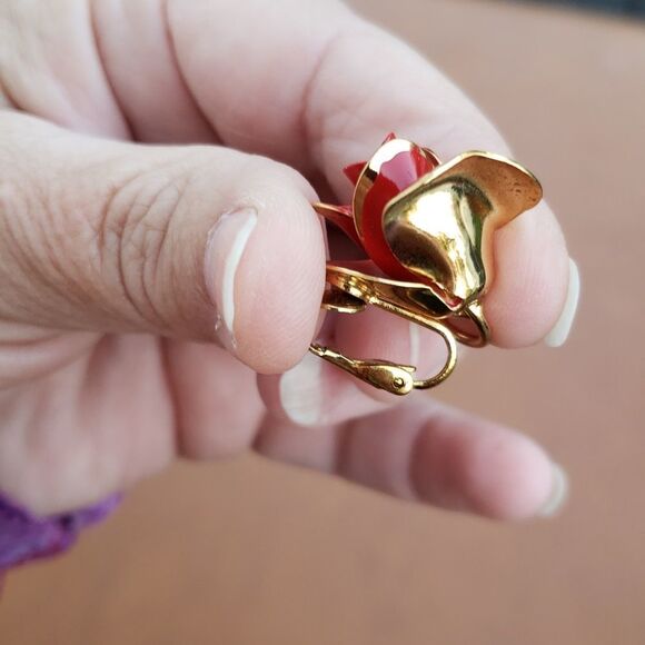 Vintage Set - Red Roses Clip Earrings and Brooch - Picture 7 of 14